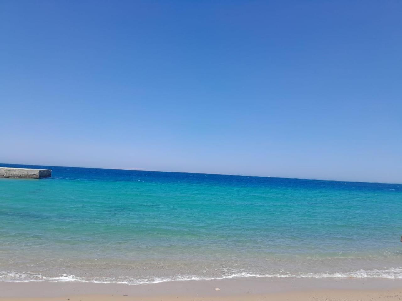 Cozy Beachfront In Al Ahyaa Suitable For A Family With Children *