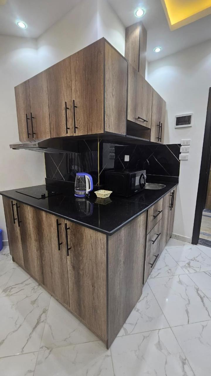 Apartment Cozy Beachfront In Al Ahyaa Suitable For A Family With Children